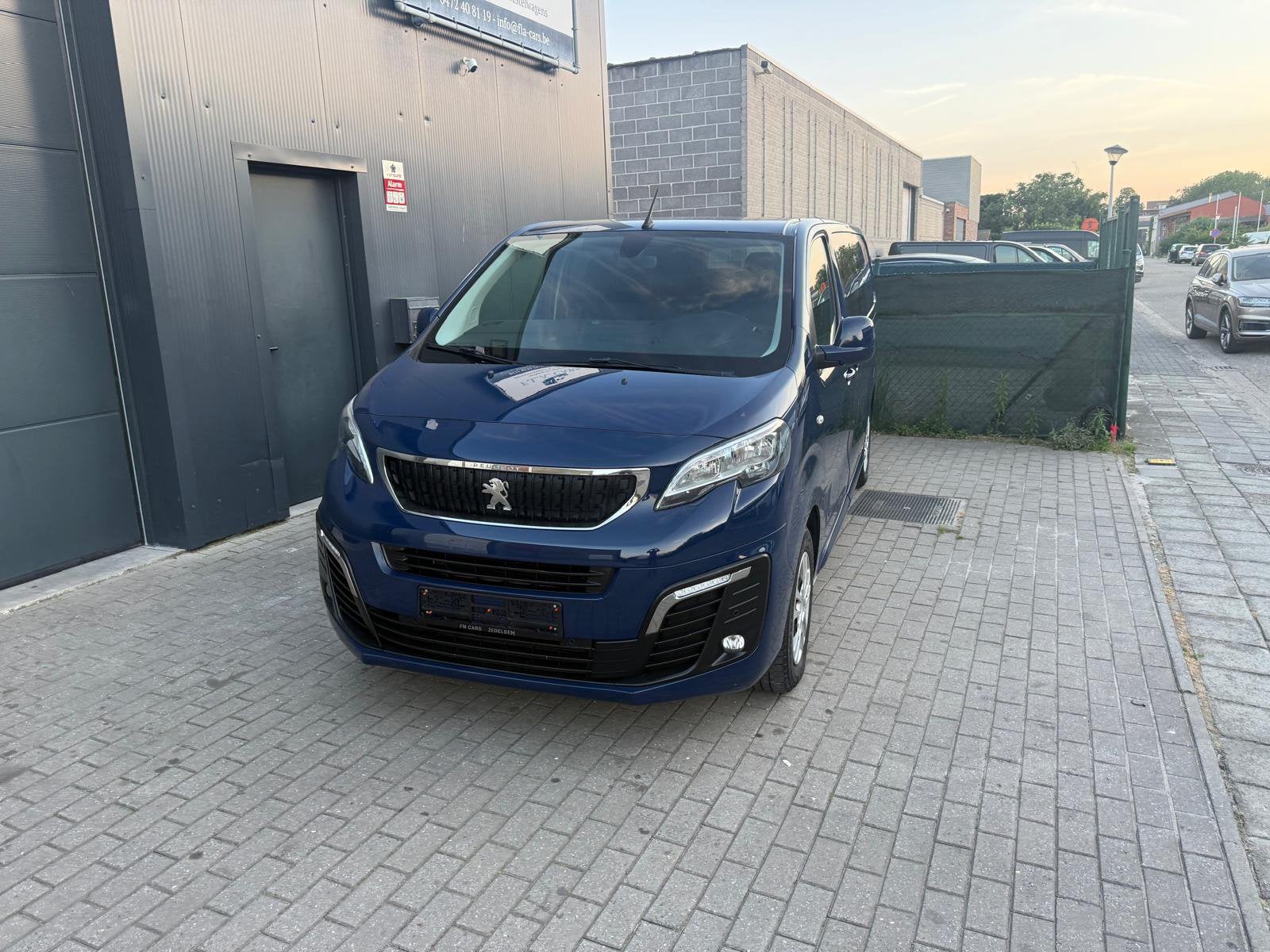 PEUGEOT EXPERT 2.0HDI DUBBEL CABINE BJ2017 AUTOMAAT 180PK, Auto's, Stof, 4 cilinders, 2000 kg, Blauw
