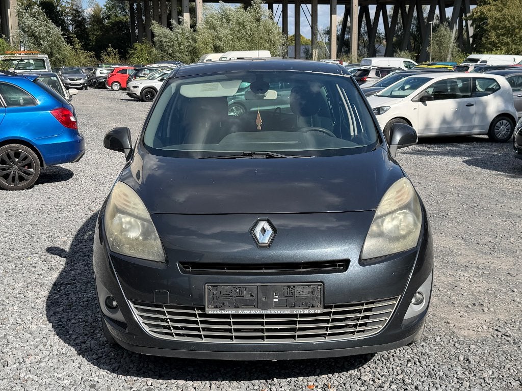 renault scenic 1.5diesel /7 places 2011, Auto's, Renault, Voorwielaandrijving, Euro 5, Stof, Zwart