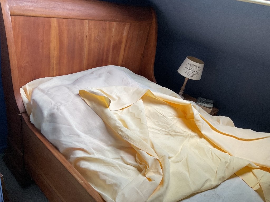 Heel oude twijfelaar bed, buitenzijde 2m x115 cm, Enlèvement