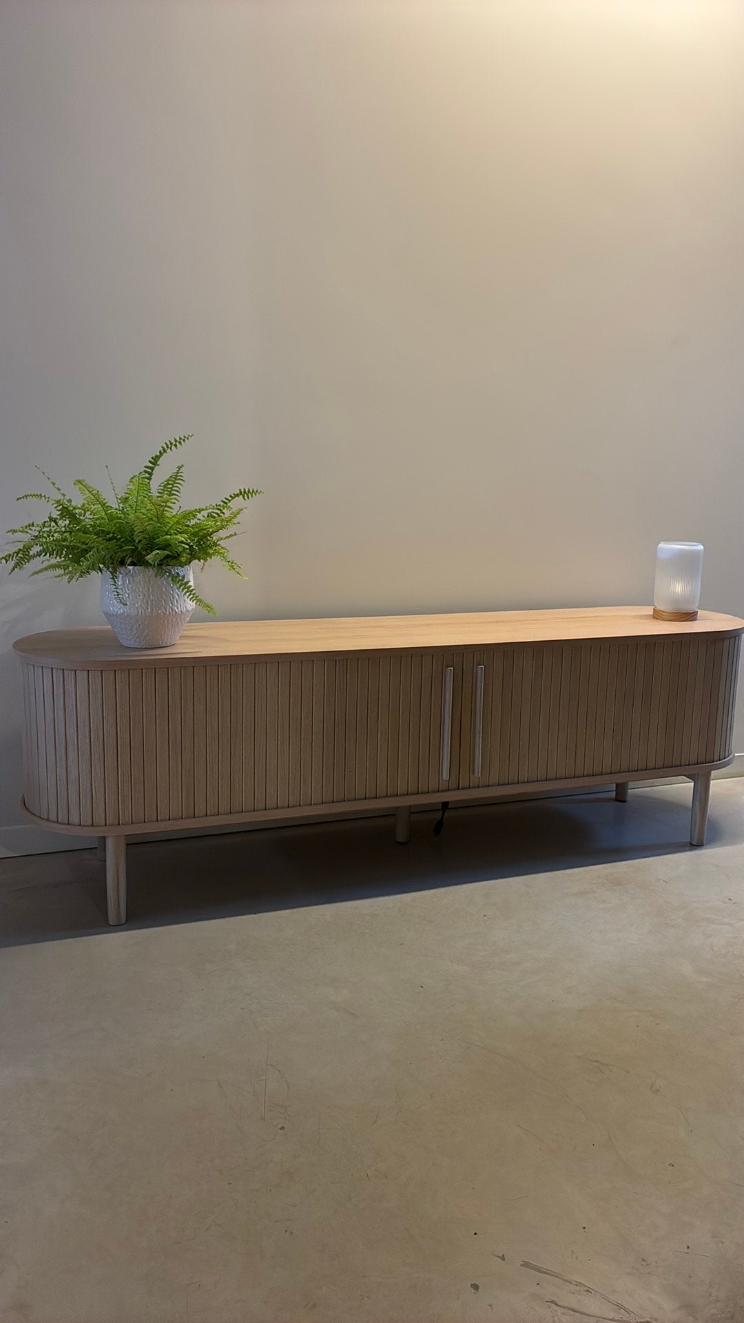 Tv meubel eikenhout scandinavisch, Ophalen, Zo goed als nieuw, Eikenhout