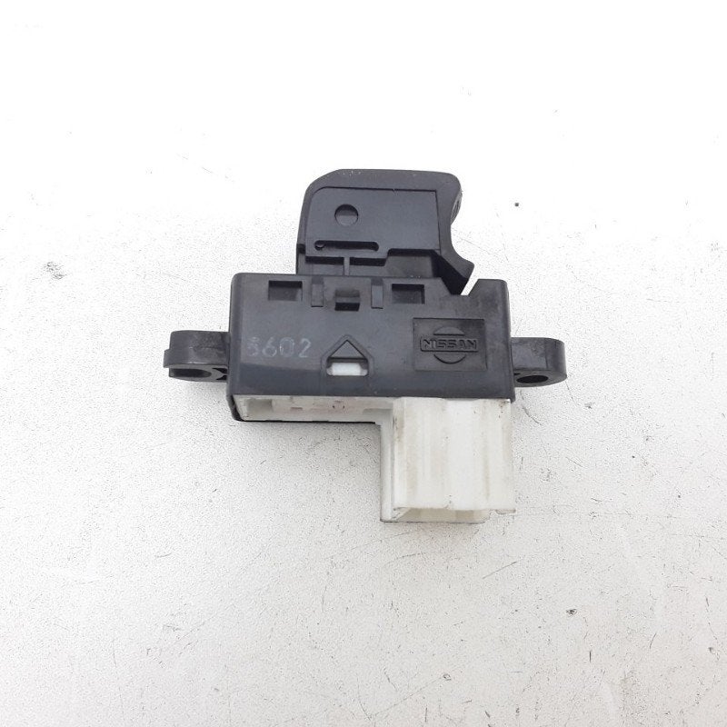 RAAMSCHAKELAAR Nissan Micra (K12) (01-2003/06-2010), Gebruikt, Nissan