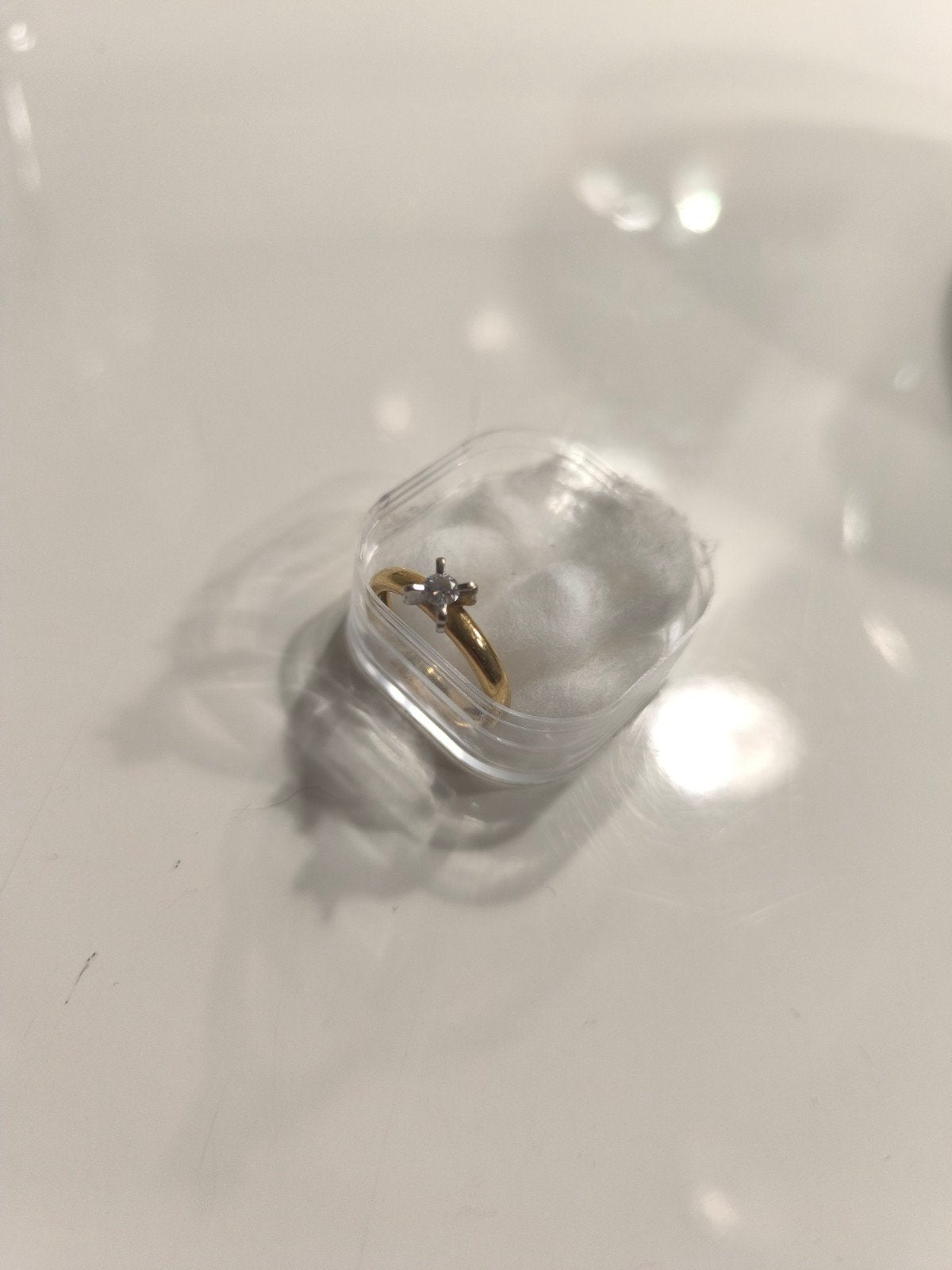 bague or 18k véritable diamant avec facture d'achat neuf!, Enlèvement, Or, Or, Femme