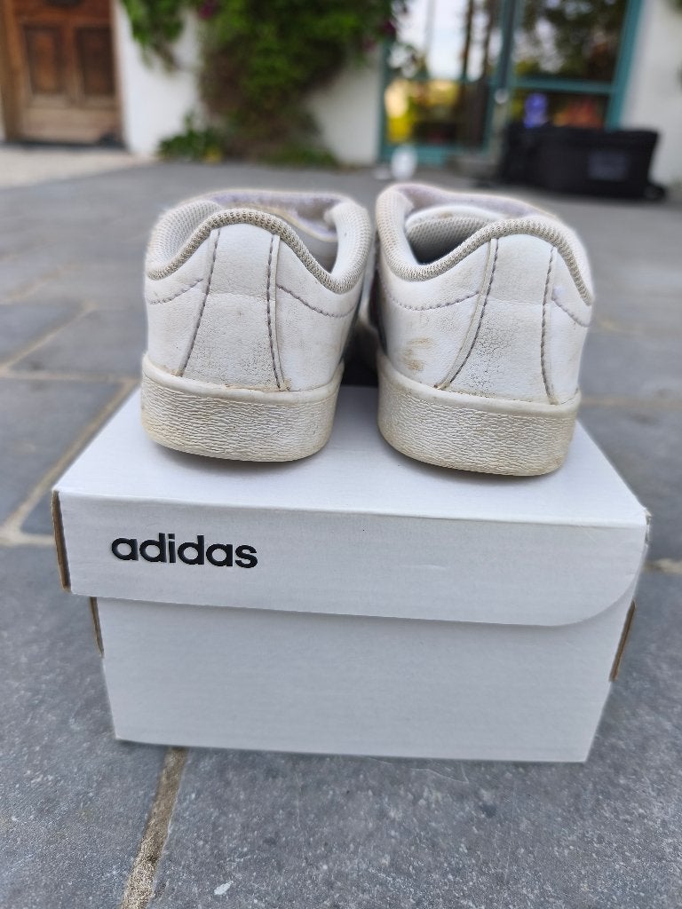 Adidas sneakers (kinderschoen, maat 22), Kinderen en Baby's, Kinderkleding | Schoenen en Sokken, Ophalen, Adidas, Gebruikt, Sportschoenen