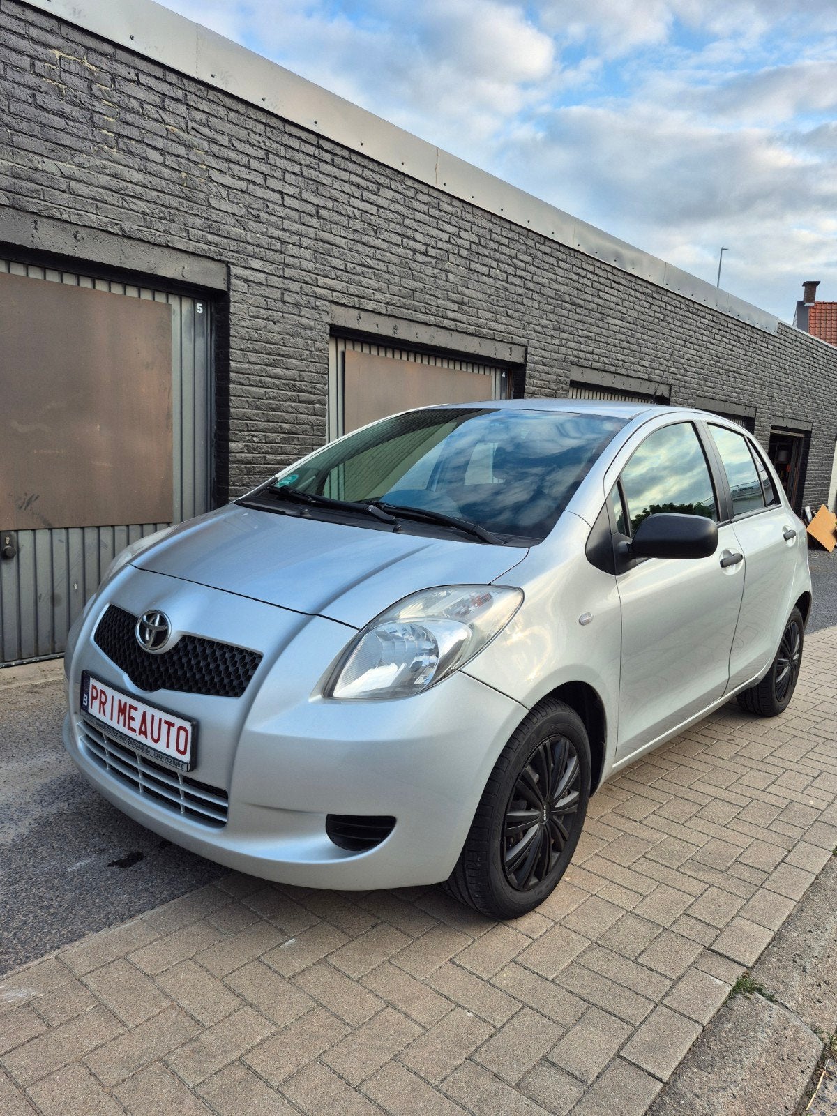 Toyota Yaris 1.3 Benzine, Autos, Argent ou Gris, Achat, 1298 cm³, Entreprise
