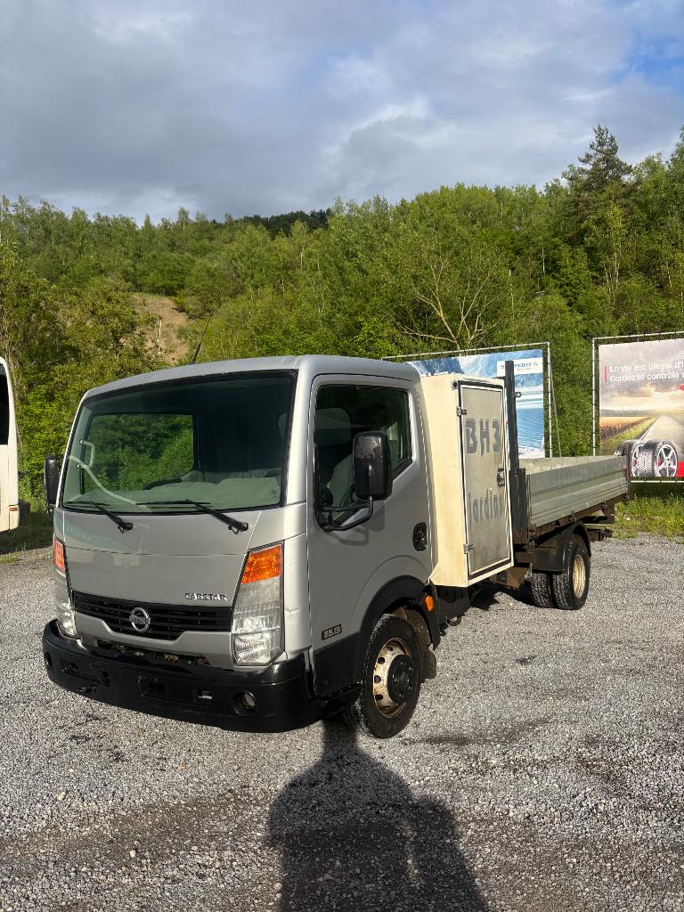 Nissan cabstar 85 000 klm, Argent ou Gris, Achat, 2500 cm³, 3 places