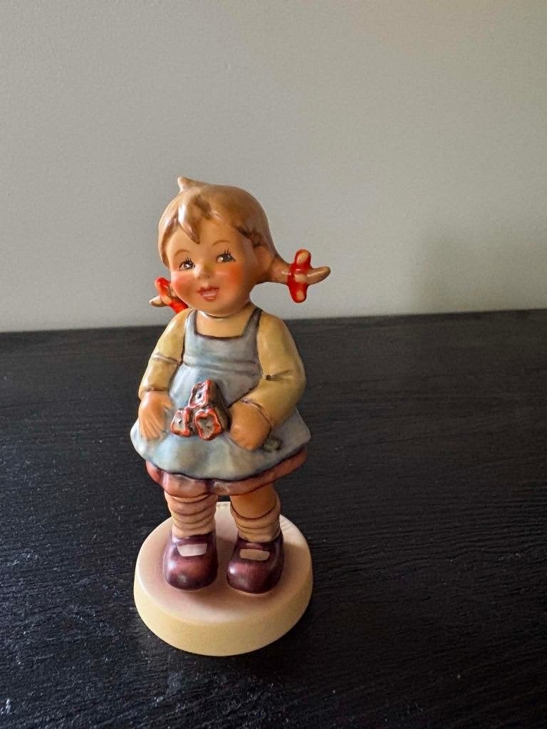 Hummel Goebel Flower girl, exclusive edition, Verzamelen, Ophalen of Verzenden, Zo goed als nieuw, Hummel