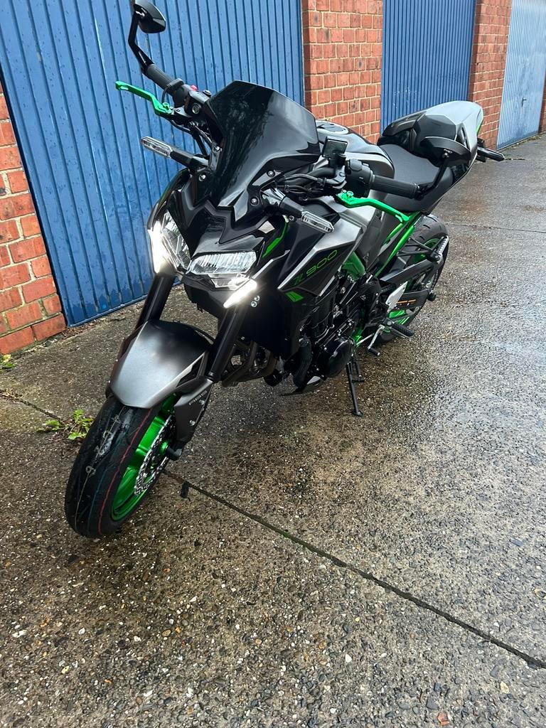 Kawasaki Z900 A2 met performance pack 2024, Motoren, Motoren | Kawasaki, Particulier, Naked bike, 12 t/m 35 kW, 4 cilinders, Minimaal motorrijbewijs A2