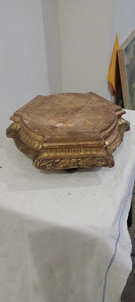 Vergulde houten beeldbasis uit de Napoleon III-periode, Antiek en Kunst, Ophalen of Verzenden, Hout, Overige typen, Goud