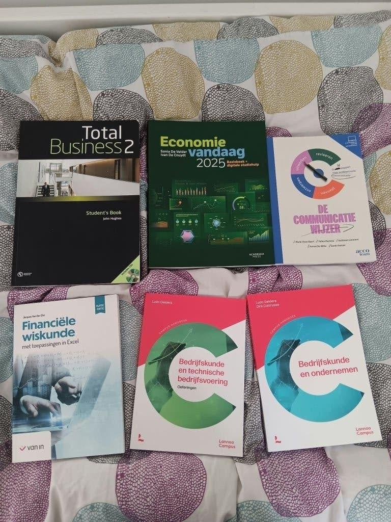 Handboeken vastgoed en verzekeringen, Boeken, Ophalen, Zo goed als nieuw, Economie en Marketing, Diverse auteurs