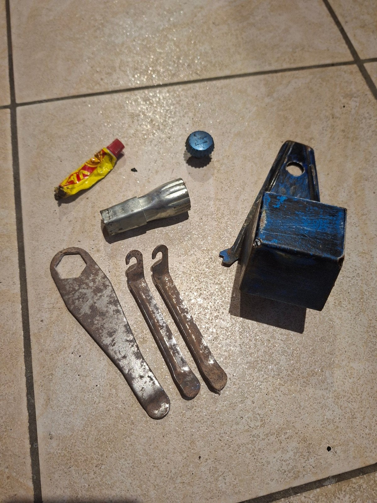 Gereedschap + bakje Motobecane Mbk 51
Gereedschapsbakje + ge, Fietsen en Brommers, Brommeronderdelen | Algemeen, Ophalen of Verzenden