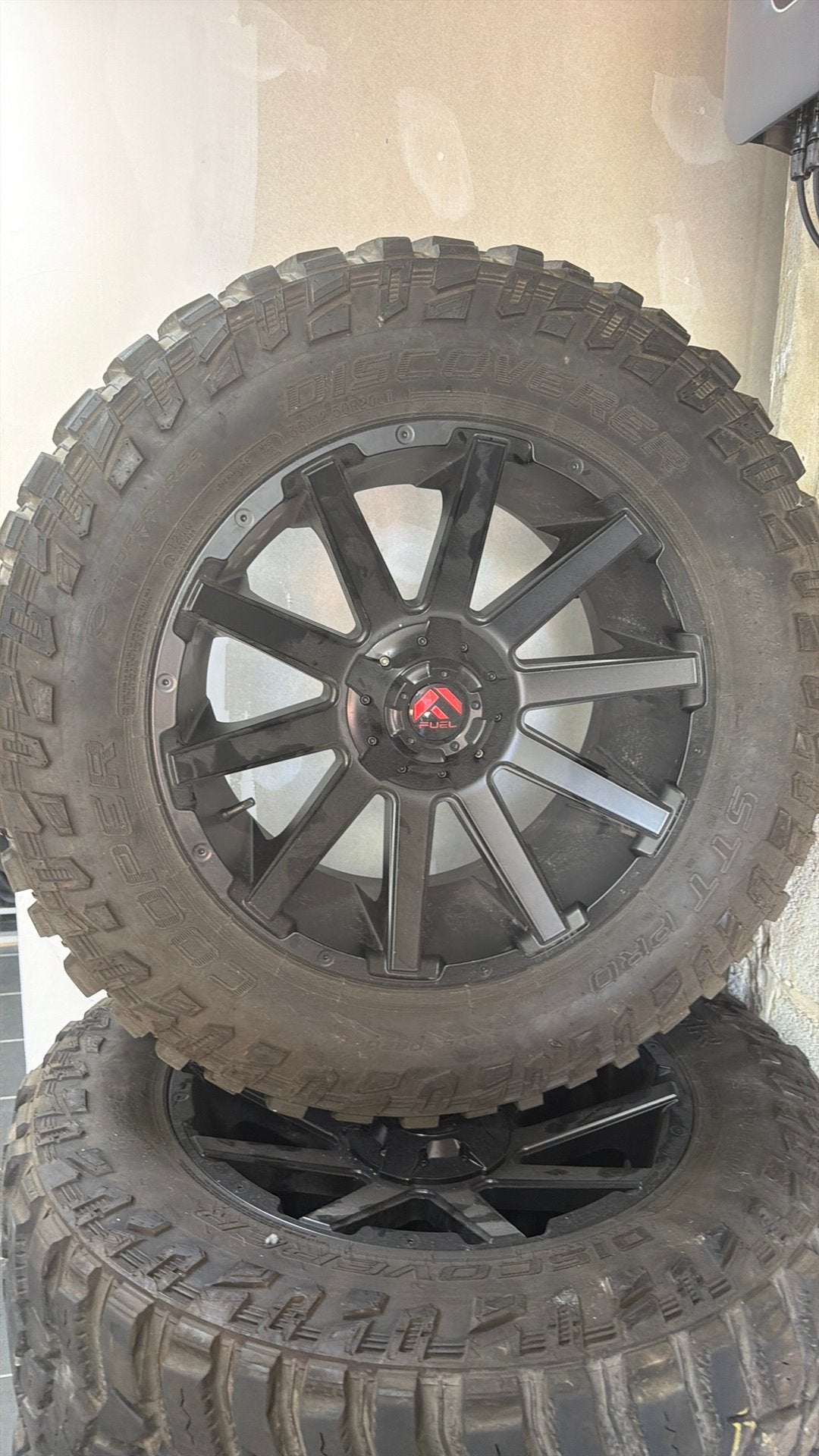 À VENDRE – 4 JANTES FUEL 20” + PNEUS COOPER 35” – JEEP GLA, Auto diversen, Autosport-onderdelen, Ophalen, Zo goed als nieuw
