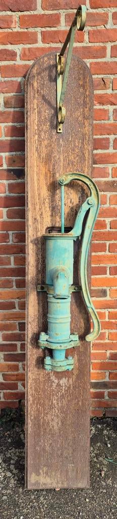 Gietijzeren waterpomp, Ophalen