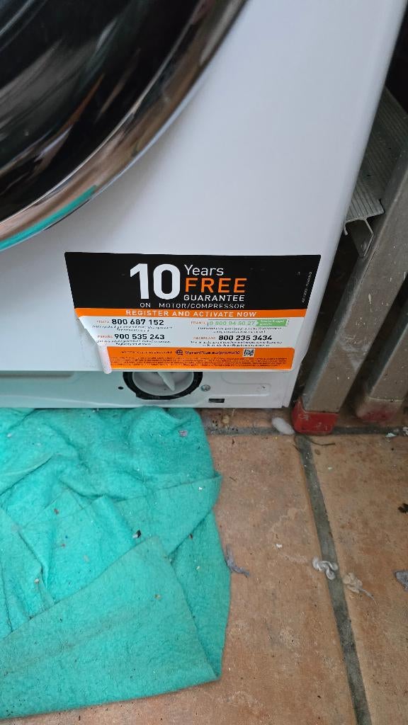 Machine a laver, 1200 à 1600 tours, 85 à 90 cm, Programme lavage à la main, Comme neuf