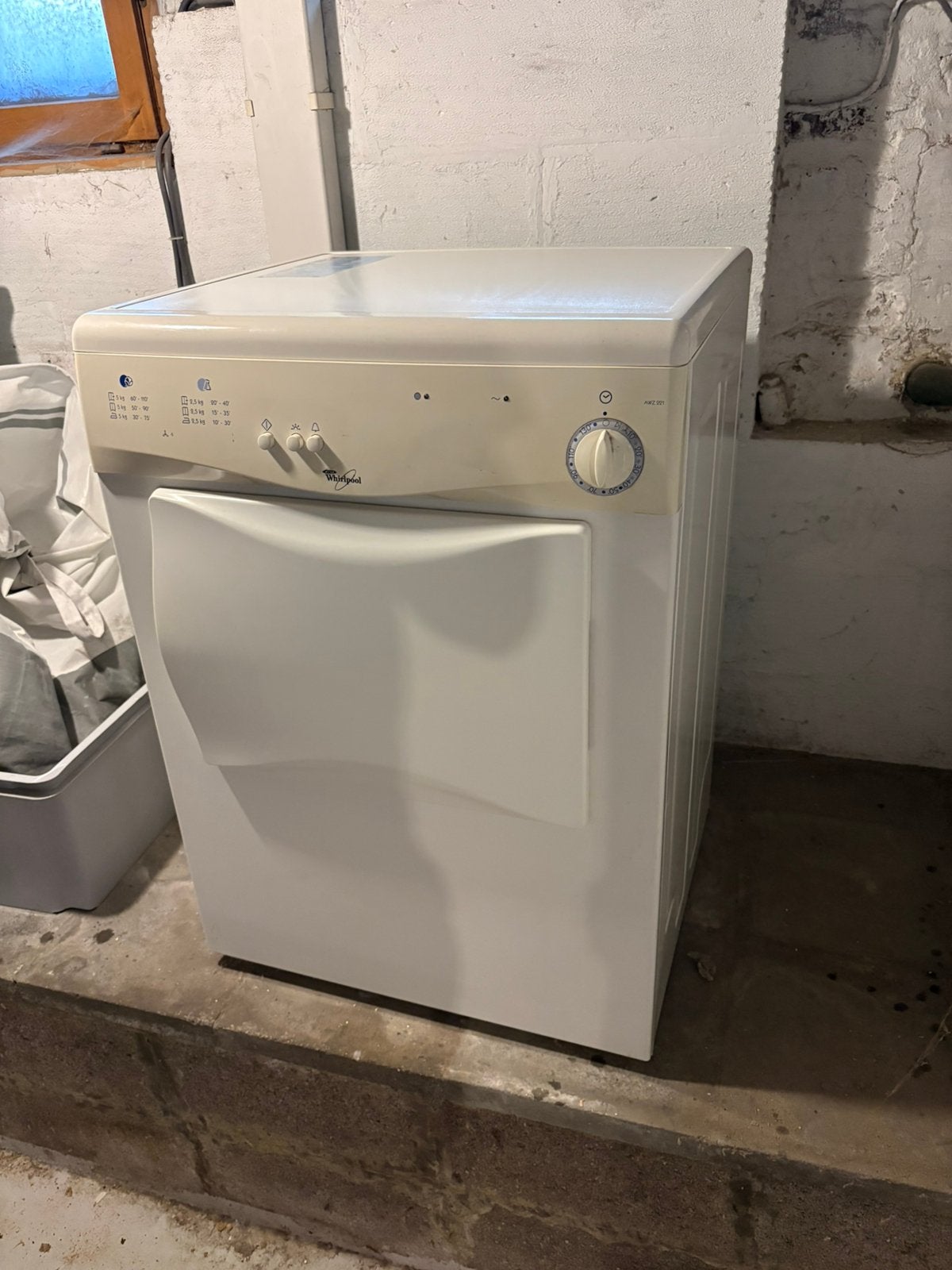 Sèche-linge Whirlpool, Enlèvement, Utilisé, Chargeur frontal, Évacuation d'air
