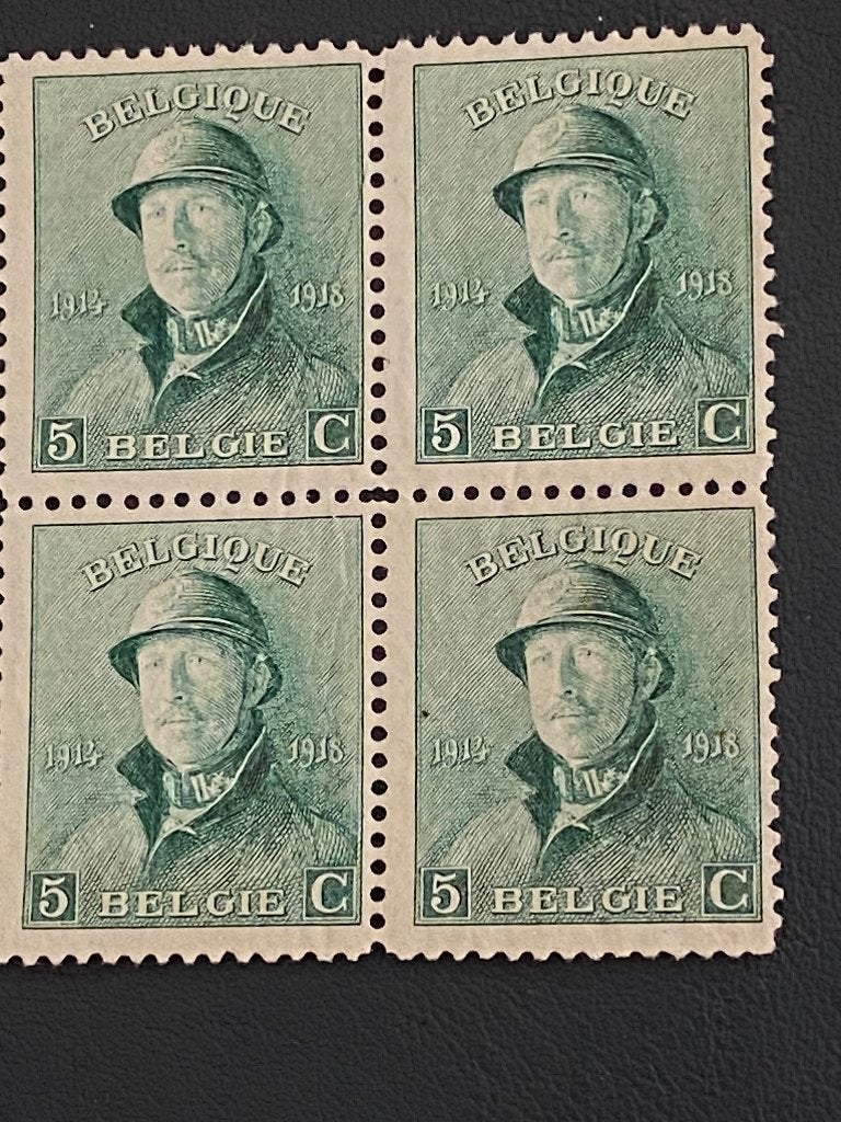 Zegels bloc van 4 Albert I  5 cent, Postzegels en Munten, Koninklijk huis, Frankeerzegel, Ophalen of Verzenden, Zonder stempel