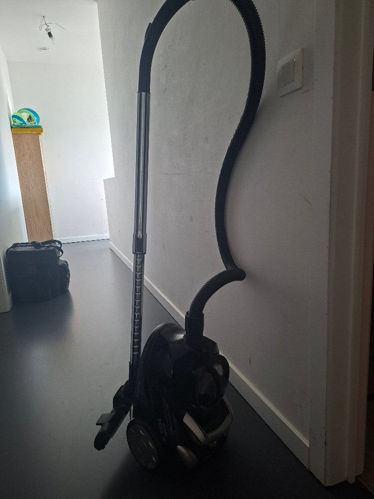 Stofzuiger domo, Electroménager, Aspirateurs, Aspirateur balai, Enlèvement, Utilisé, Accessoires inclus