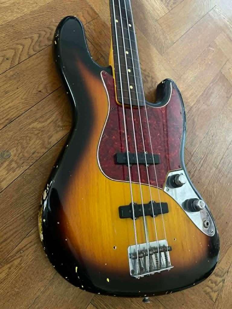 Basse de jazz Duo Tone Custom Shop de Fender, Musique & Instruments, Instruments à corde | Guitares | Basses, Utilisé, Électrique