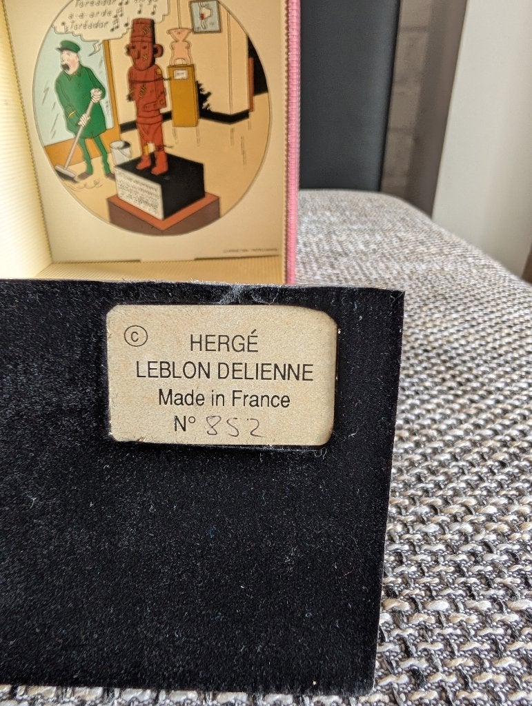 LEBLON DELIENNE TINTIN en MILOU BROKEN EAR CASE 1993, Ophalen of Verzenden, Kuifje, Zo goed als nieuw, Beeldje of Figuurtje