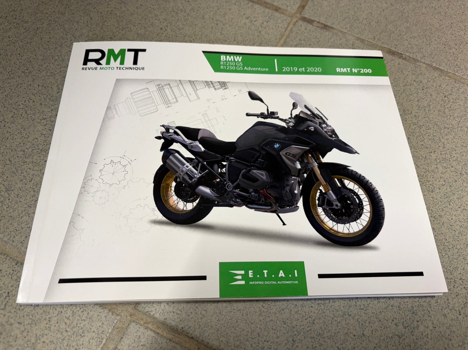 Revue moto technique BMW 1250 GS/GSA, Enlèvement ou Envoi, Comme neuf, Marque ou Modèle