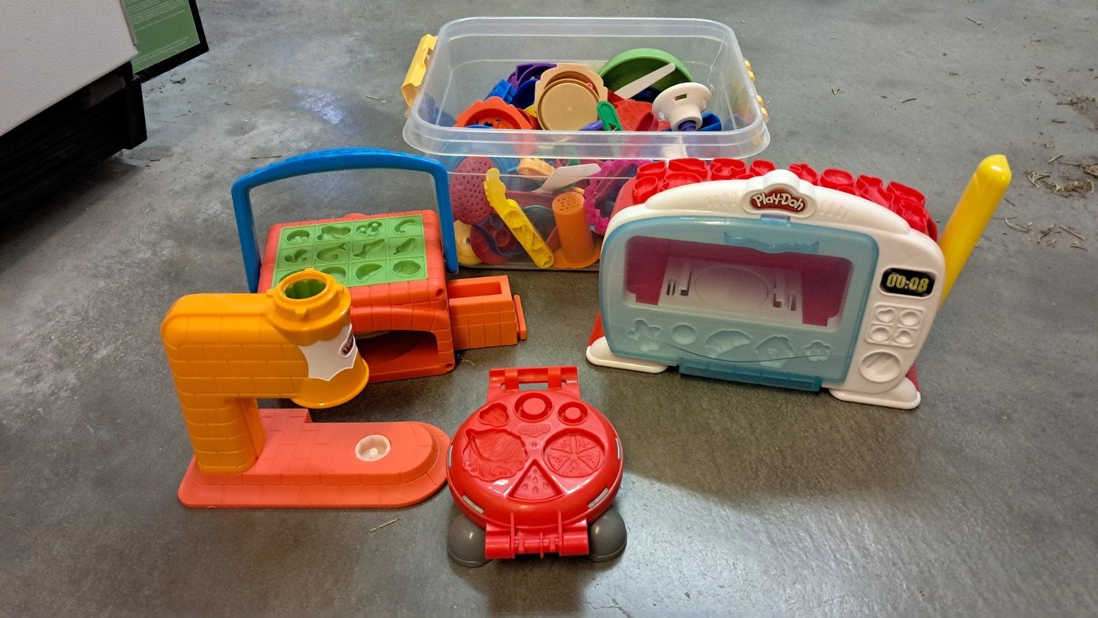 Jouet Play-Doh, Enlèvement