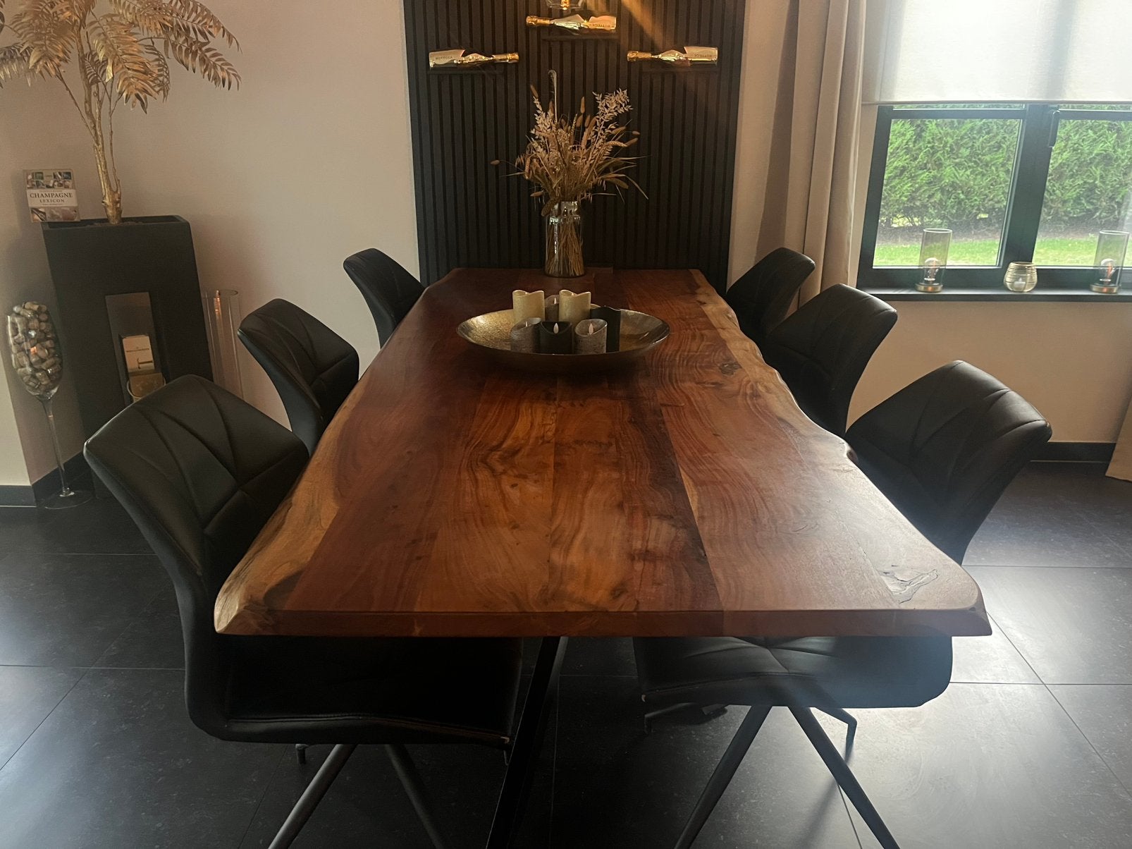 Mooie massief houten eettafel met 6 zwarte draaistoelen, Ophalen, Zo goed als nieuw