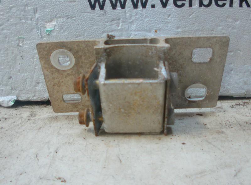 BUMPERSTEUN LINKS ACHTER Volvo 960 I Estate, Gebruikt, Info@VerberkAutodemontage.nl, Nijverheidstraat 1a 1a
5405 AJ  UDEN, NL