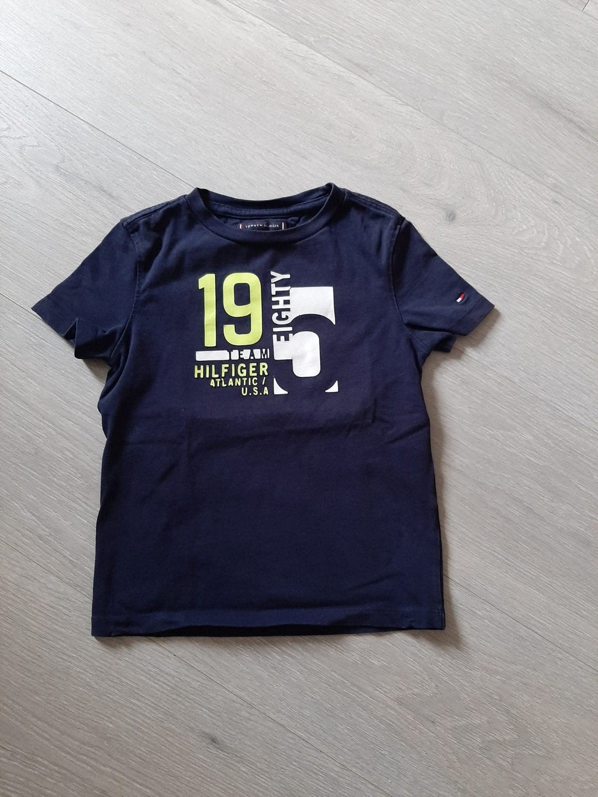 Tee-shirt Tommy Hilfiger M122, Garçon, Enlèvement ou Envoi, Chemise ou À manches longues, Comme neuf