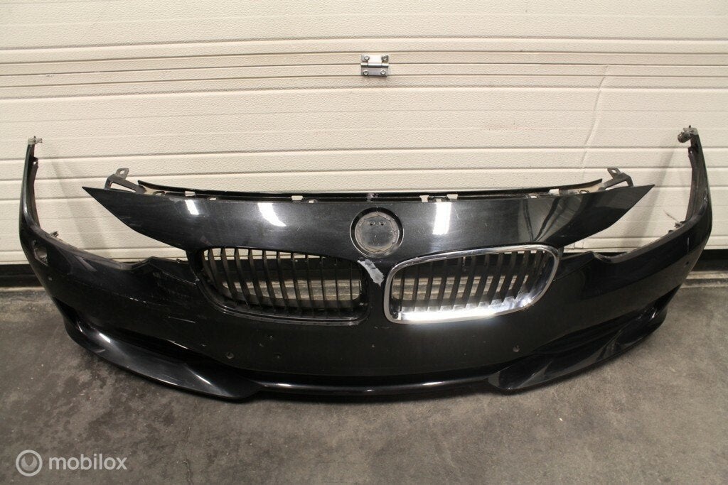 Pare-chocs gris BMW 3 serie F30 F31 F34 (2011-2019), Utilisé, Avant, Enlèvement ou Envoi, Pare-chocs