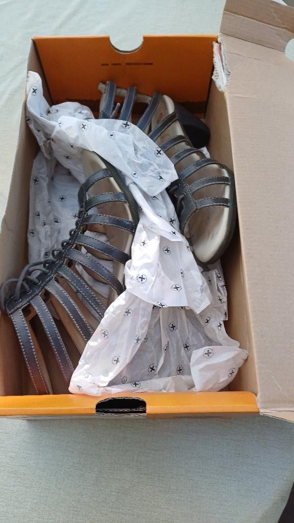 Damessandalen Dr Martens maat 39, Ophalen, Sandalen of Muiltjes, Dr. Martens, Grijs