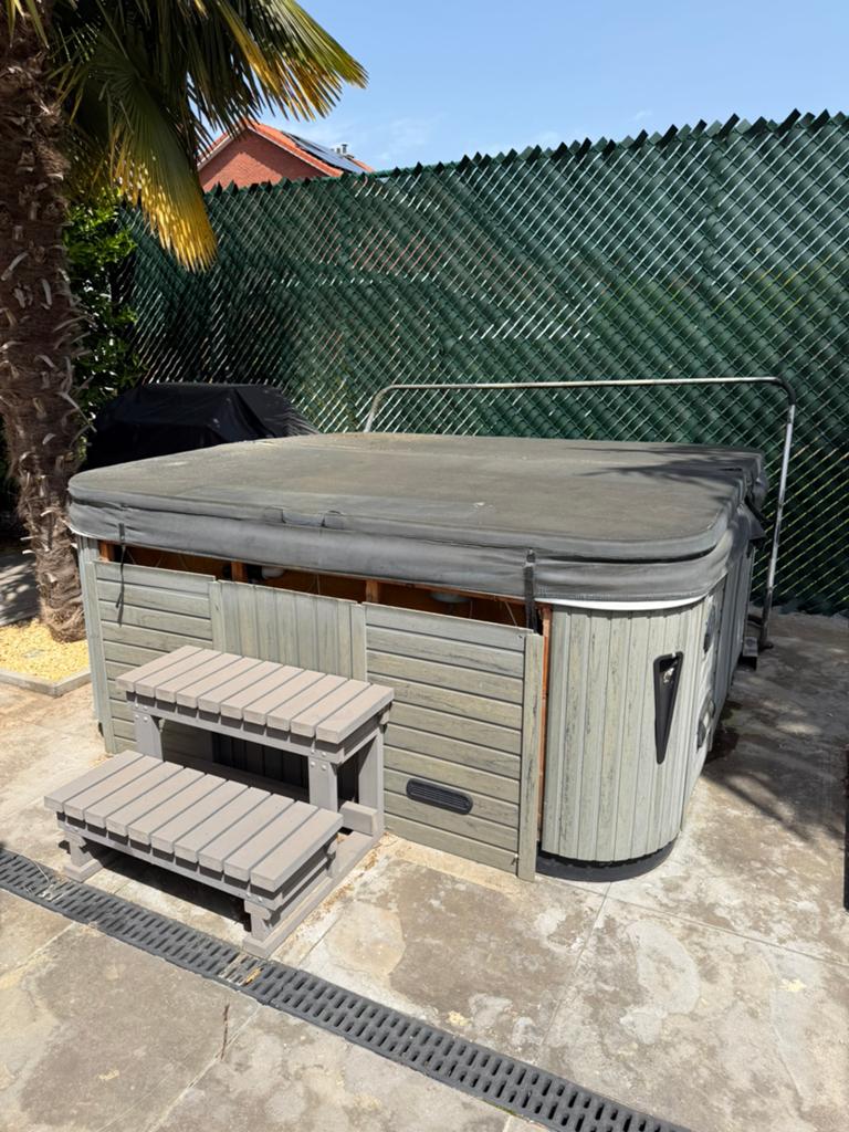Balboa jacuzzi, Enlèvement, Utilisé, Fixé