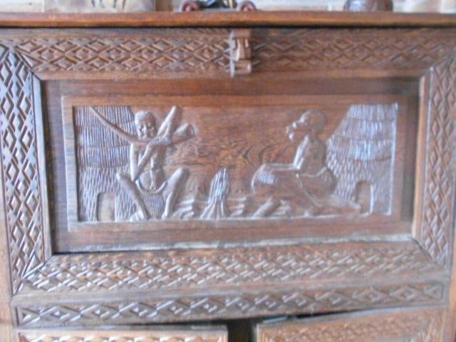 gesculpteerde afrikaanse houten kast, Antiek en Kunst, Kunst | Niet-Westerse kunst, Ophalen