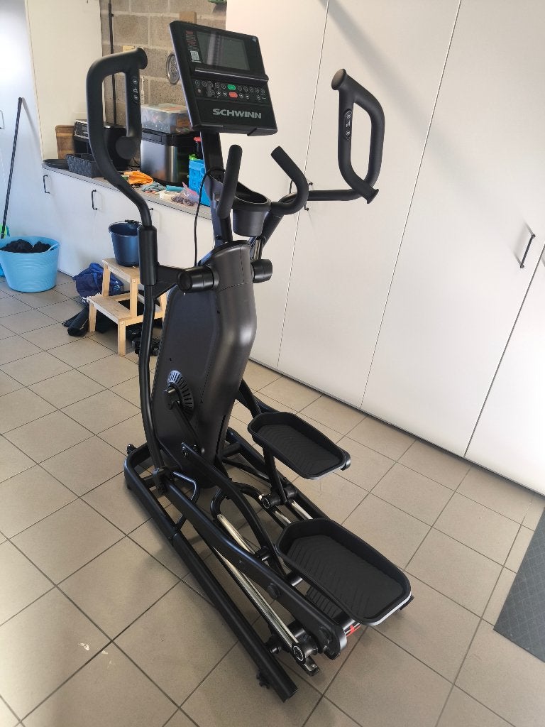 Schwinn 590E Crosstrainer - Eliptical, Sport en Fitness, Fitnessapparatuur, Ophalen, Zo goed als nieuw, Metaal, Crosstrainer
