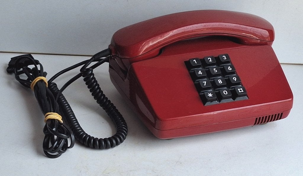 Joli ancien téléphone vintage allemand rouge Post FeTap, Antiquités & Art, Enlèvement ou Envoi