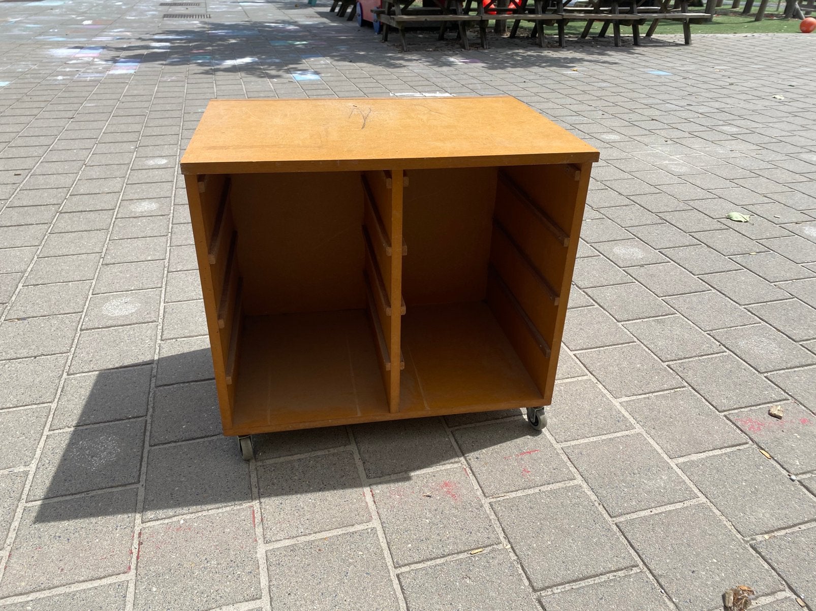 Houten kast op wieltjes, Huis en Inrichting, Ophalen, Gebruikt