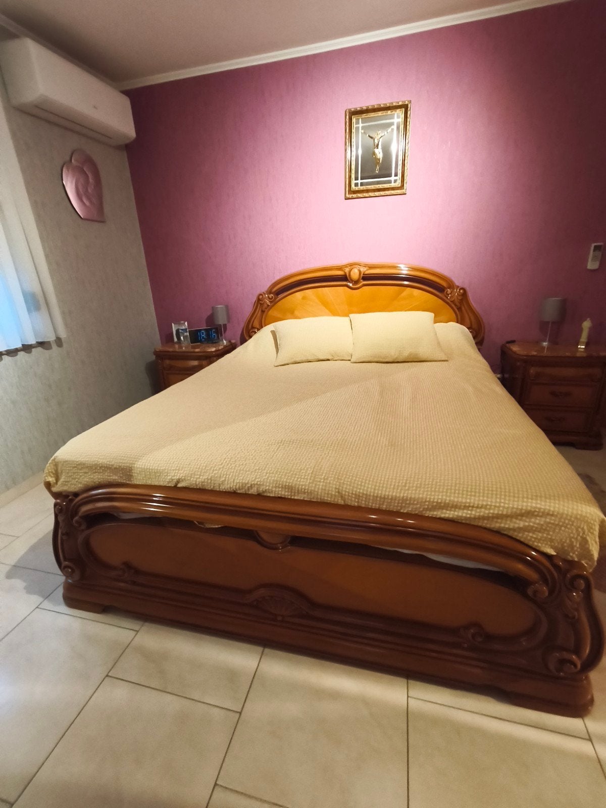 Chambre à coucher complète en noyer en très bon état, Matelas, Comme neuf, Enlèvement, 180 cm