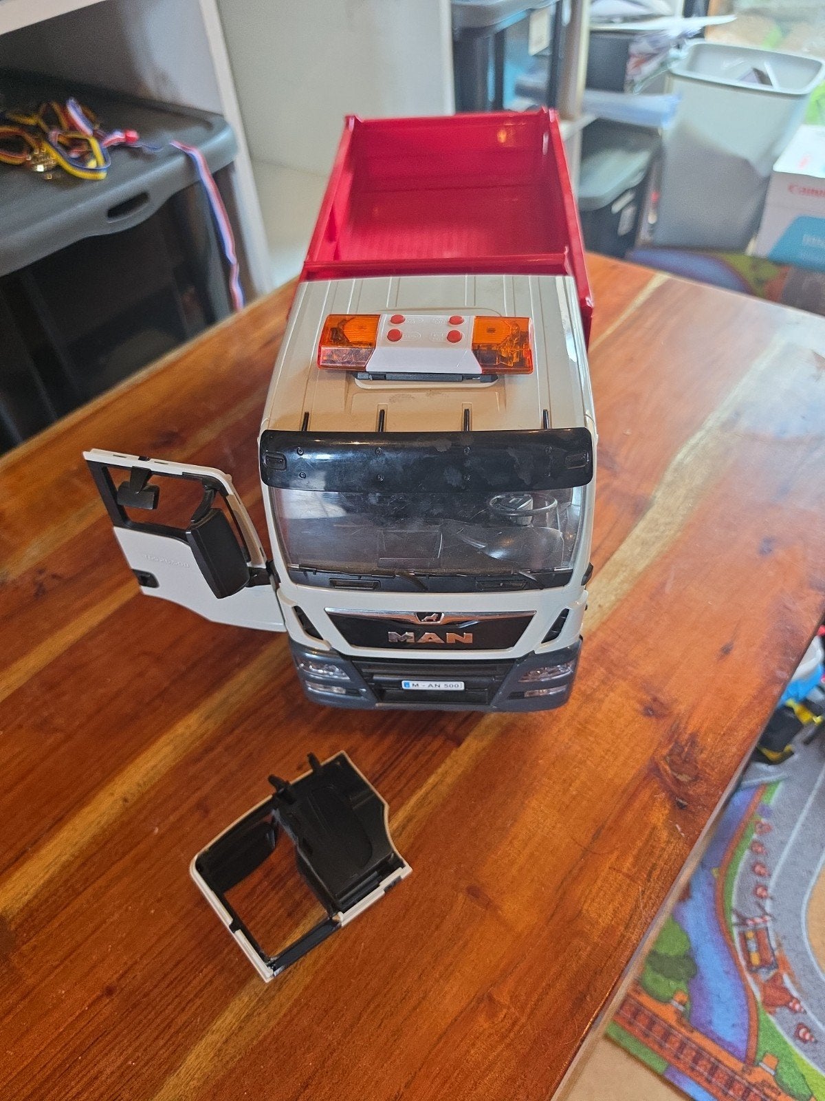 Camion benne MAN Bruder, Enlèvement