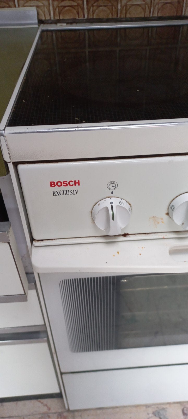 Bosch elektrisch fornuis met oven., Ophalen, Gebruikt, 4 kookzones, Vrijstaand