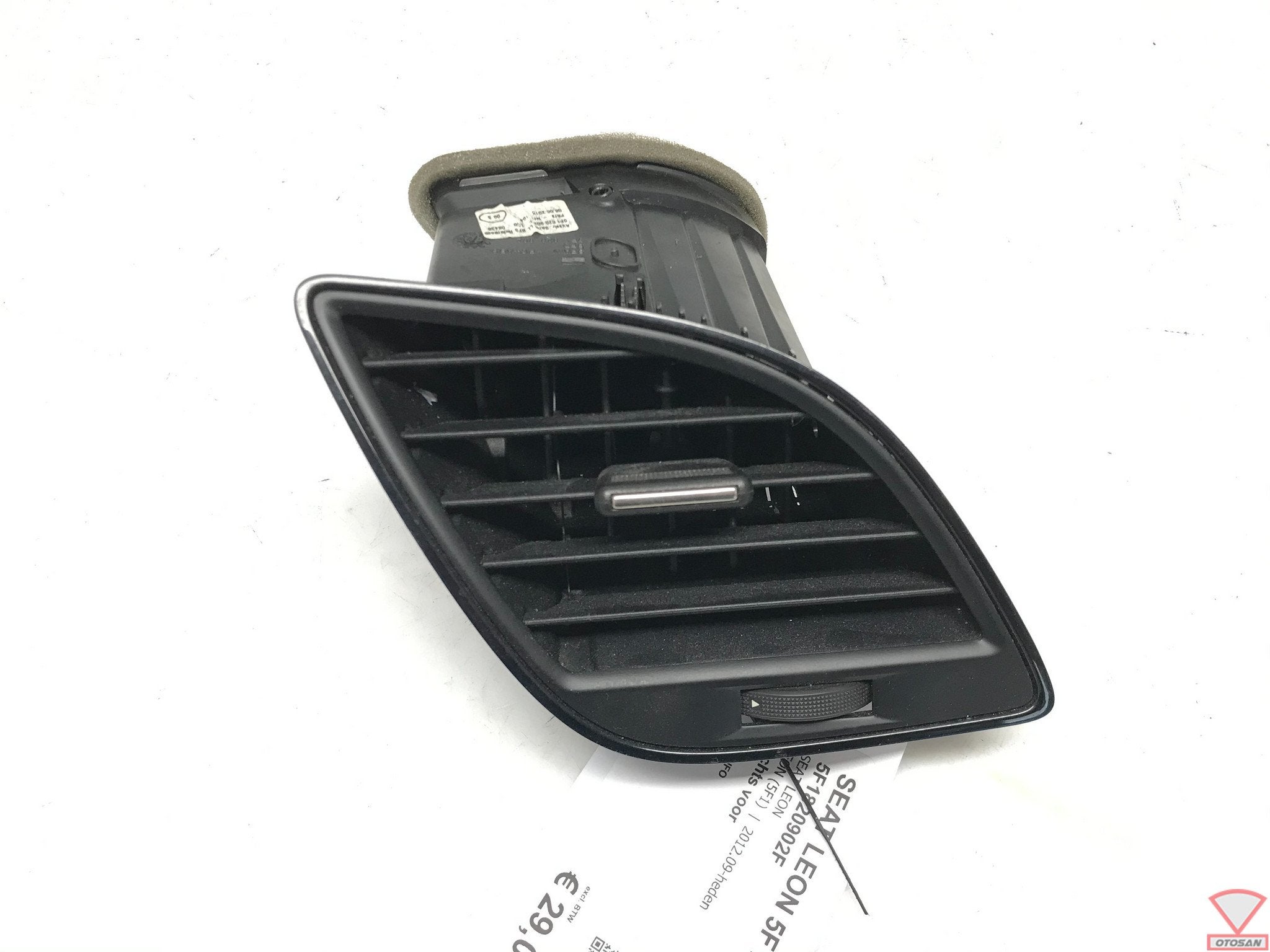 Seat Leon 5F Luchtrooster Rechts Voor Dashboard 5F1820902F, Gebruikt, Autovia A-2, Km 585 585
08760  Martorell, ES, SEAT S.A.