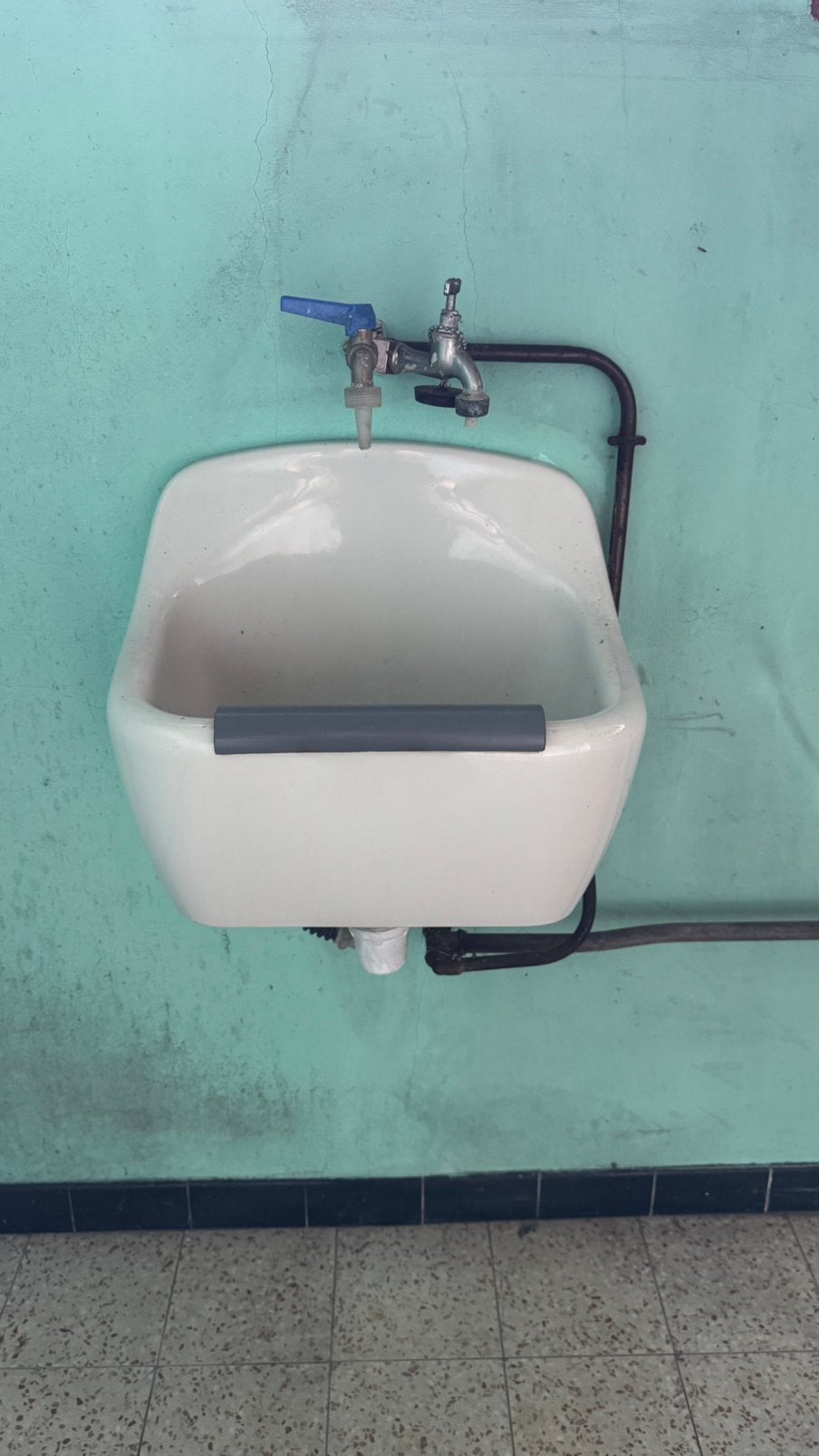 Uitgietbak, Ophalen, Gebruikt