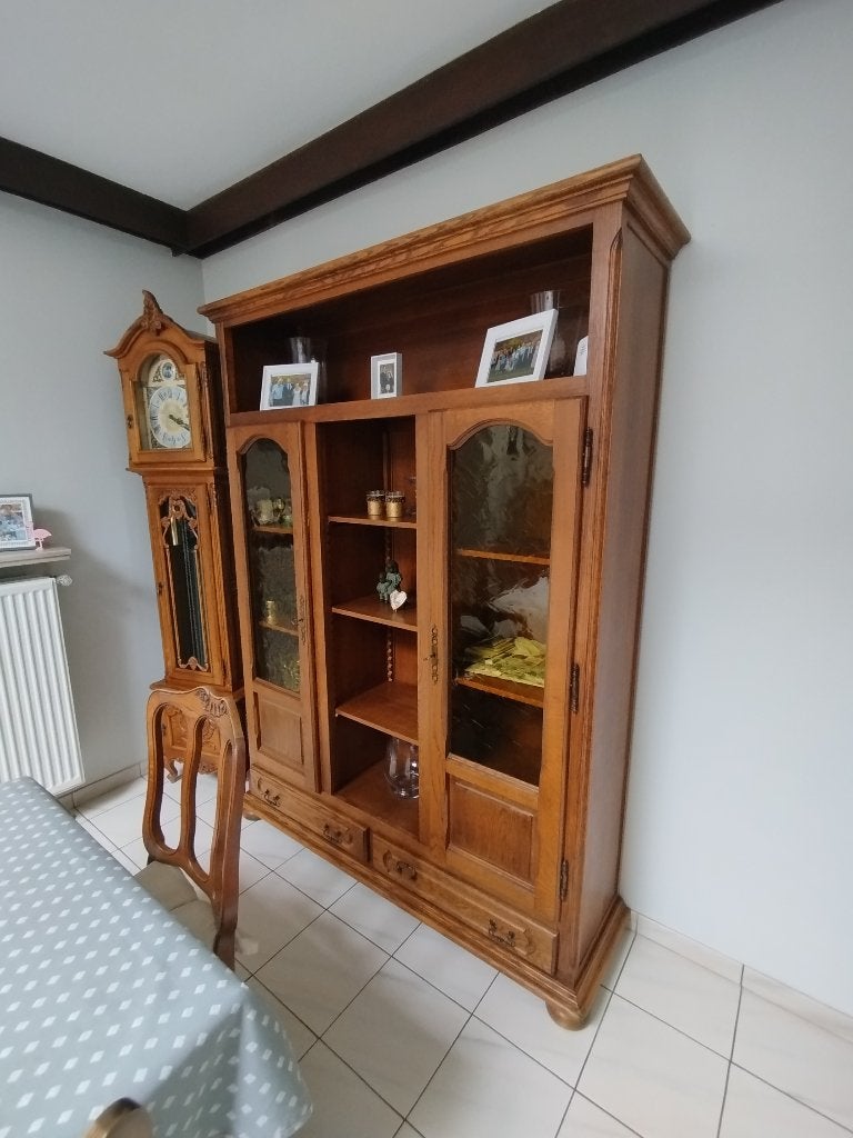 Eiken kast, Ophalen