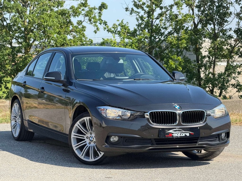 BMW 3 Serie 316 • AUTOMATIQUE • TRÈS PROPRE • ROULE P, Automaat, 4 deurs, 4 cilinders, https://public.car-pass.be/vhr/f7e9cefb-2929-4961-acec-3f20f58da61c