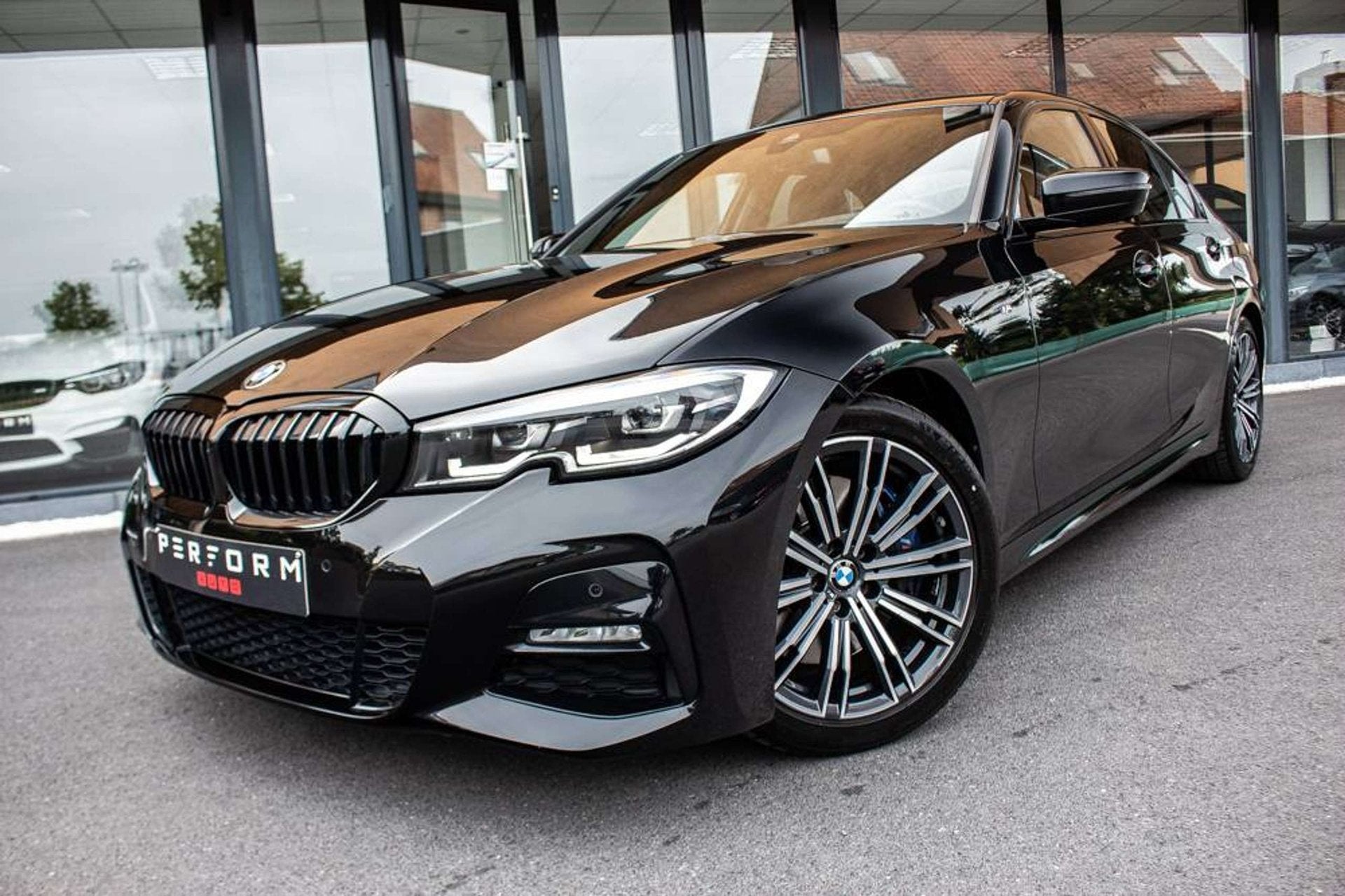BMW 320 320iA M-PACK*BLACK*19INCH*CARPASS*BELGIAN CAR*, Auto's, BMW, Automaat, 1525 kg, Gebruikt, Zwart