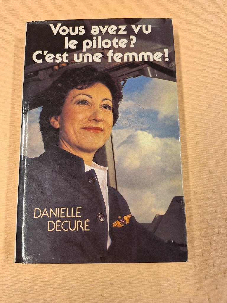 Livre Vous avez vu le pilote? C'est une femme! de D. Décuré, Enlèvement ou Envoi, Comme neuf