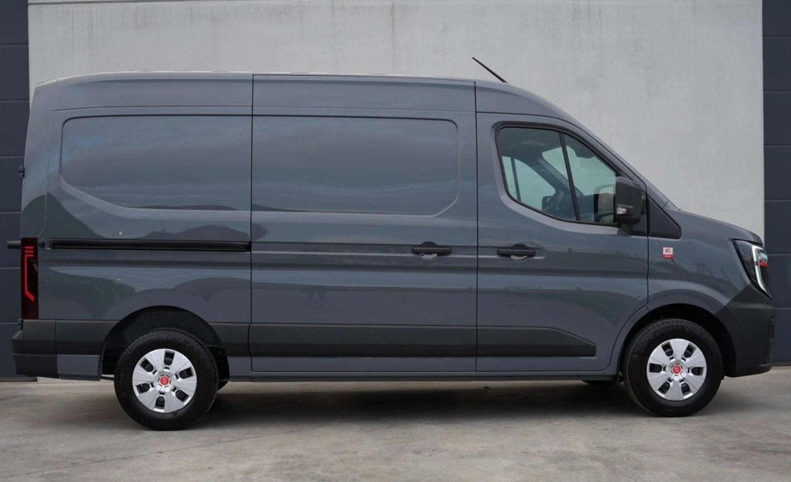 Renault Master Red Trucks L3H2 170 pk Automaat | CarPlay | L, Autos, Argent ou Gris, Euro 6, 3 places, Noir