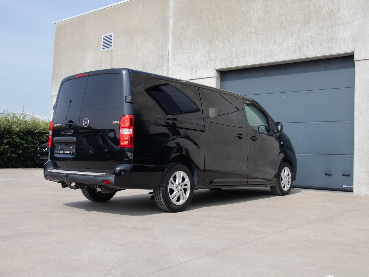 Opel Vivaro DC 5 ZIT 2.0 AT 177PK CAMERA|NAVI|TREKHAAK, Auto's, 0 kg, 131 kW, Zwart, Te koop