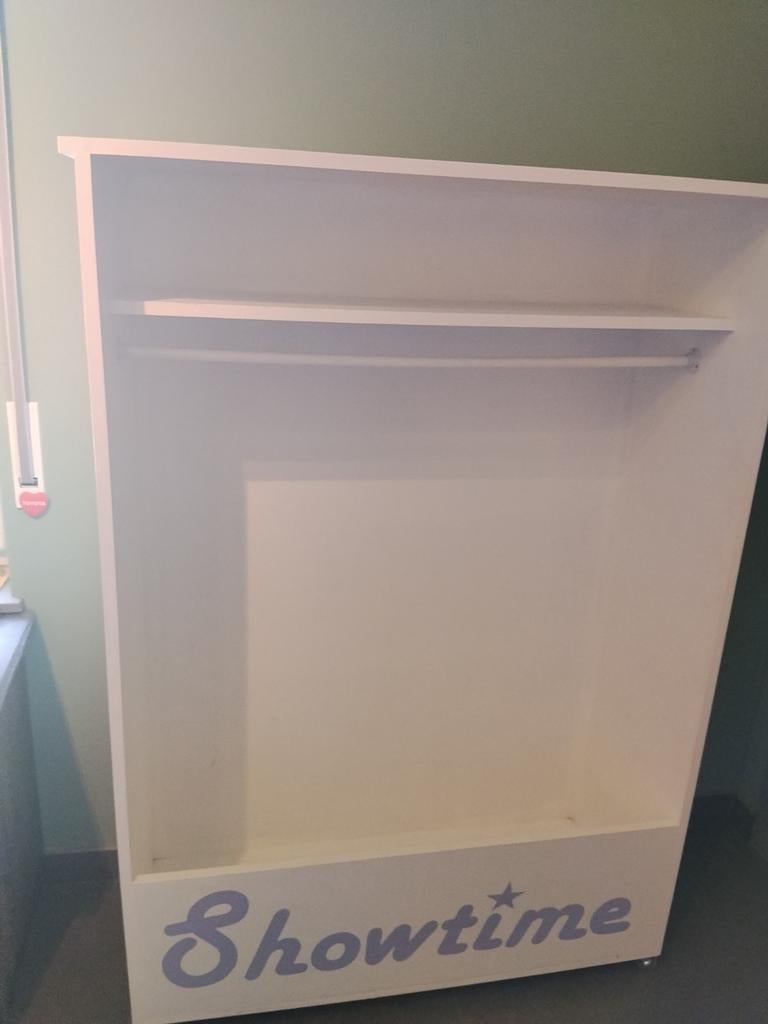 Verkleedkast kast verkleedkledij, Ophalen