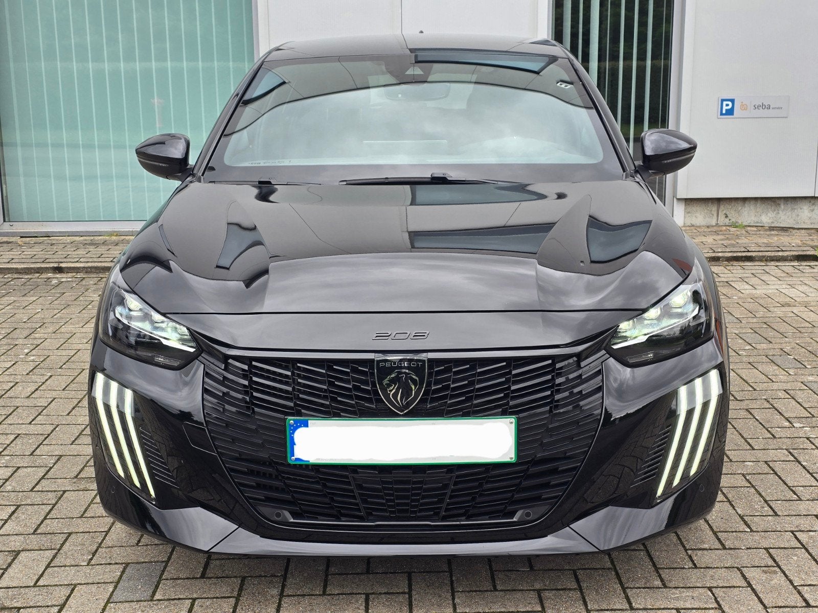 Peugeot 208 GT Hybrid e-DCS6 Automatic (8198 km), état de la, Autos, Achat, Euro 6, Entretenue par le concessionnaire, Noir