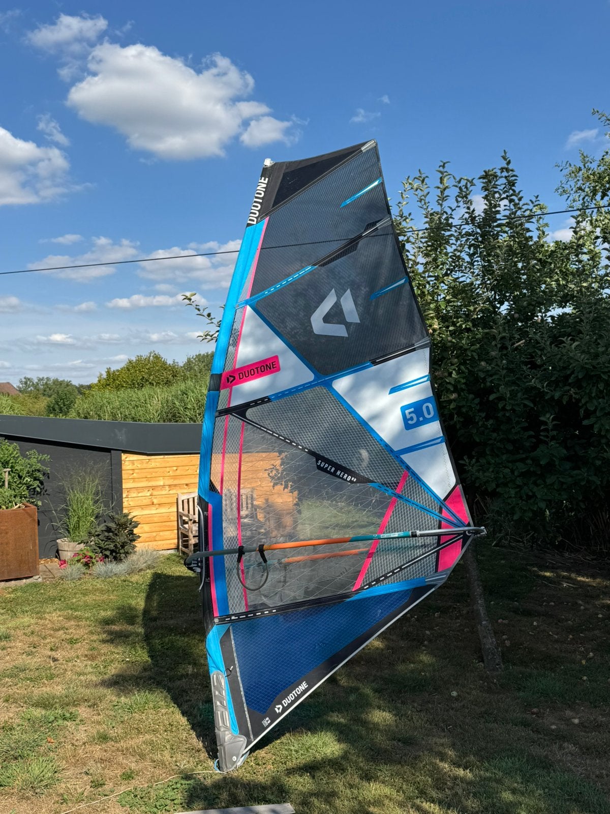 Voile windsurf duotone super hero 5.0, Watersport en Boten, Windsurfen, Ophalen, Gebruikt, 3.5 tot 5 m², Zeil
