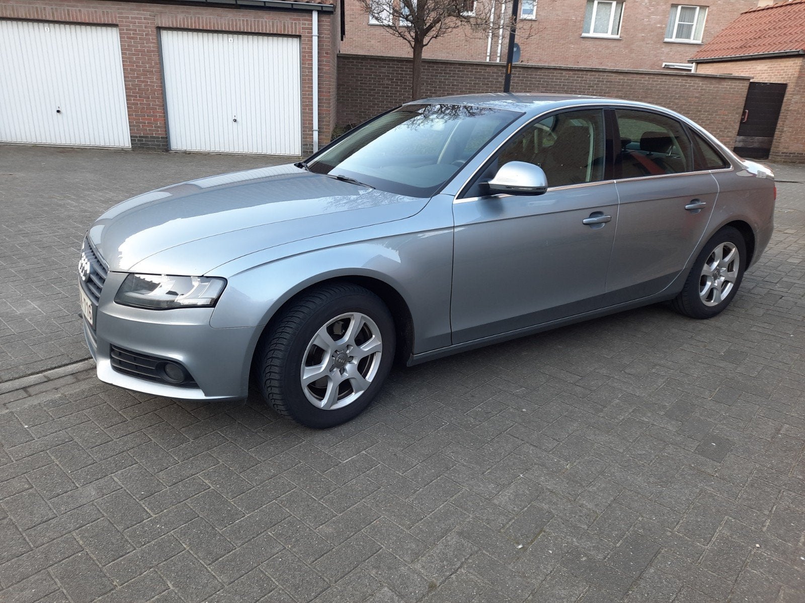 AUDI A4 , bouwjaar 2009, 260000 km, Auto's, Voorwielaandrijving, Euro 5, Stof, Zwart