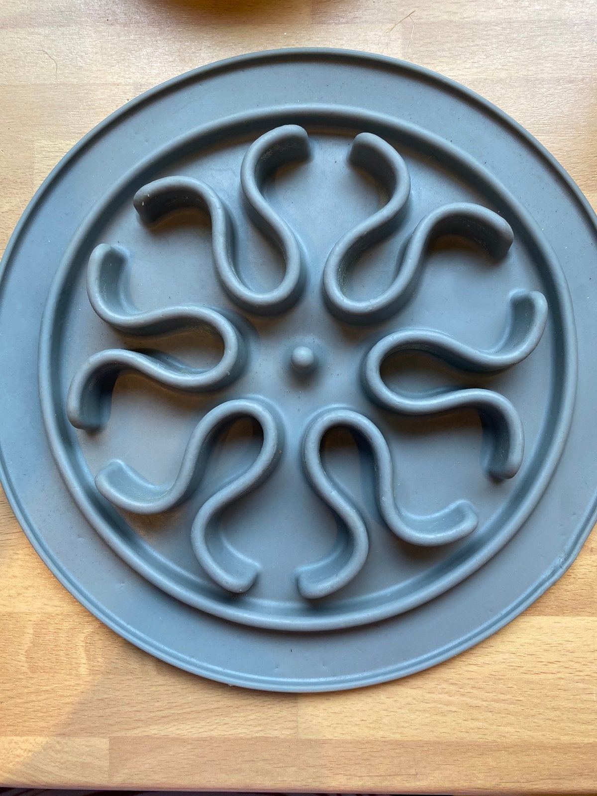 Slowfeeder hond 24cm diameter, Dieren en Toebehoren, Ophalen of Verzenden, Zo goed als nieuw